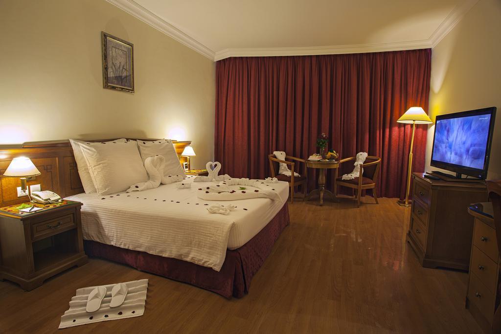 Grand Excelsior Hotel Sharjah Room photo
